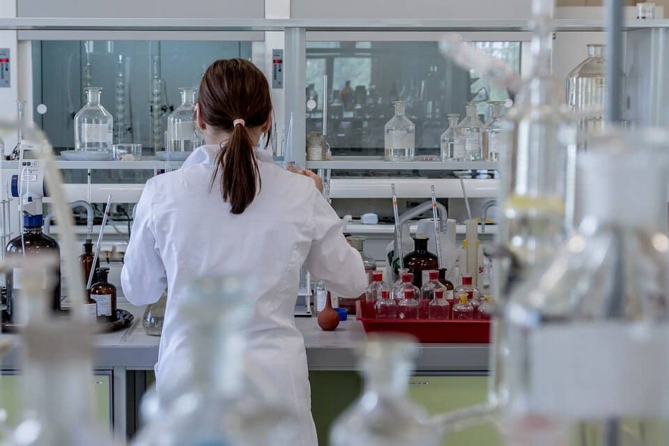 Rola znaków BHP dla substancji chemicznych